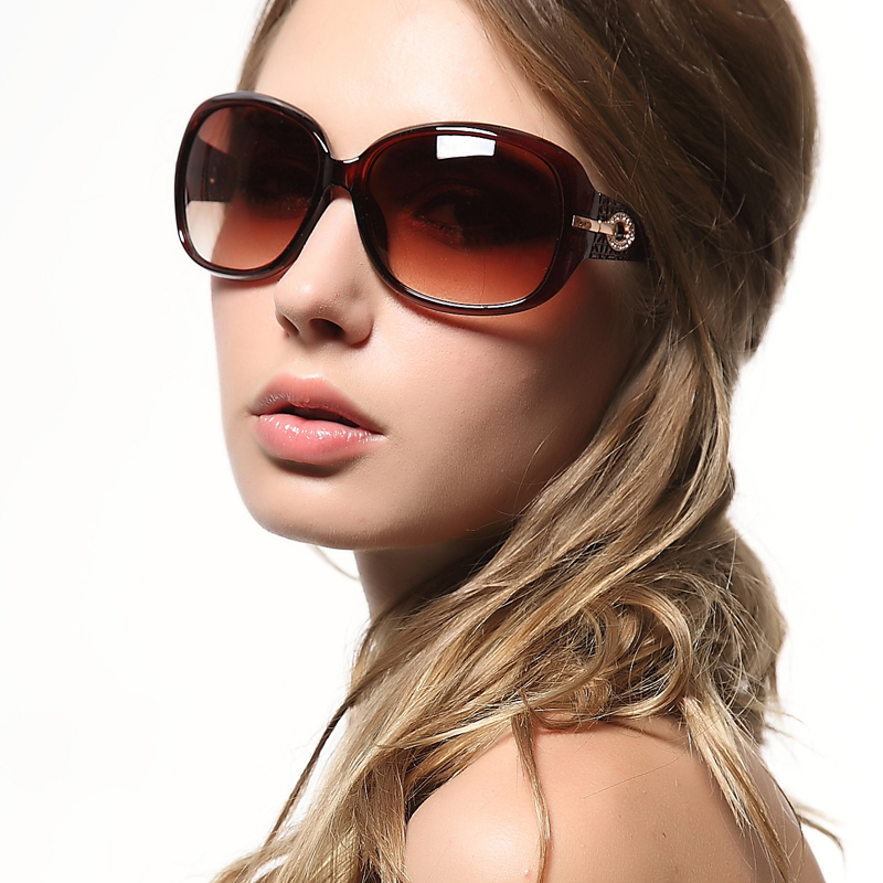 Модели солнцезащитных очков. Очки солнцезащитные женские. Очки солнцезащитные женские модные. Модные солнечные очки. Солнечные очки женщина.
