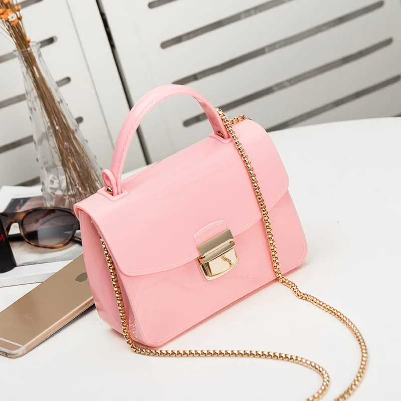 Розовая сумка купить. Сумка женская маленькая модная. Маленькие стильные сумки. Модные маленькие сумки. Сумка розовая маленькая.