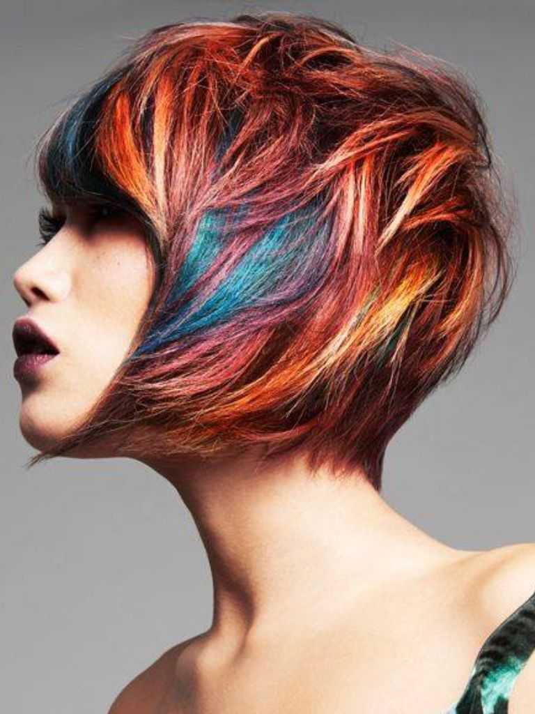 Необычные стрижки с необычными цветами волос
