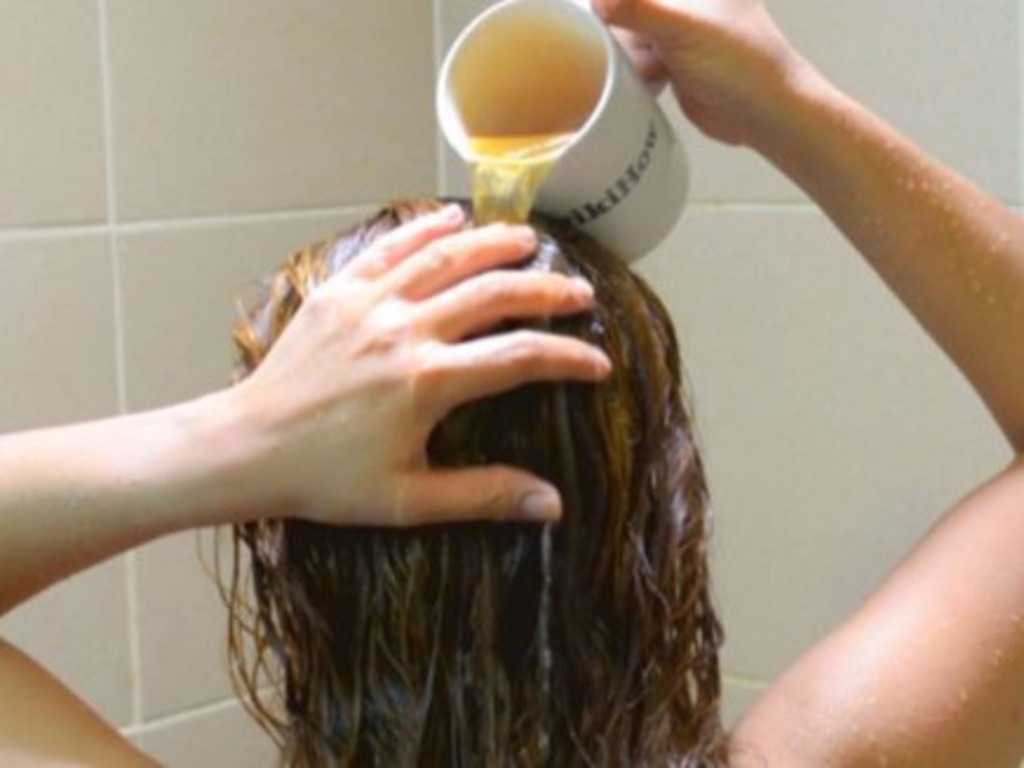 Мыть волосы гелем для душа