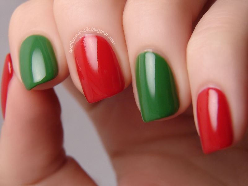Красные и зеленые посмотрите. Красно зеленый м. Маникюр ураснозеленвй. Красно зеленые ногти. Маникюр красный и зеле.