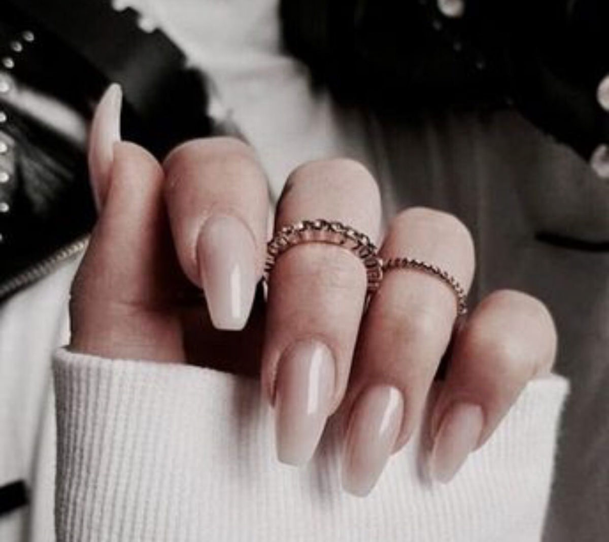 Фото красивых форм ногтей. Длинные ногти. Нюдовые длинные ногти. Маникюр нюд длинные. Французский маникюр на длинные ногти.