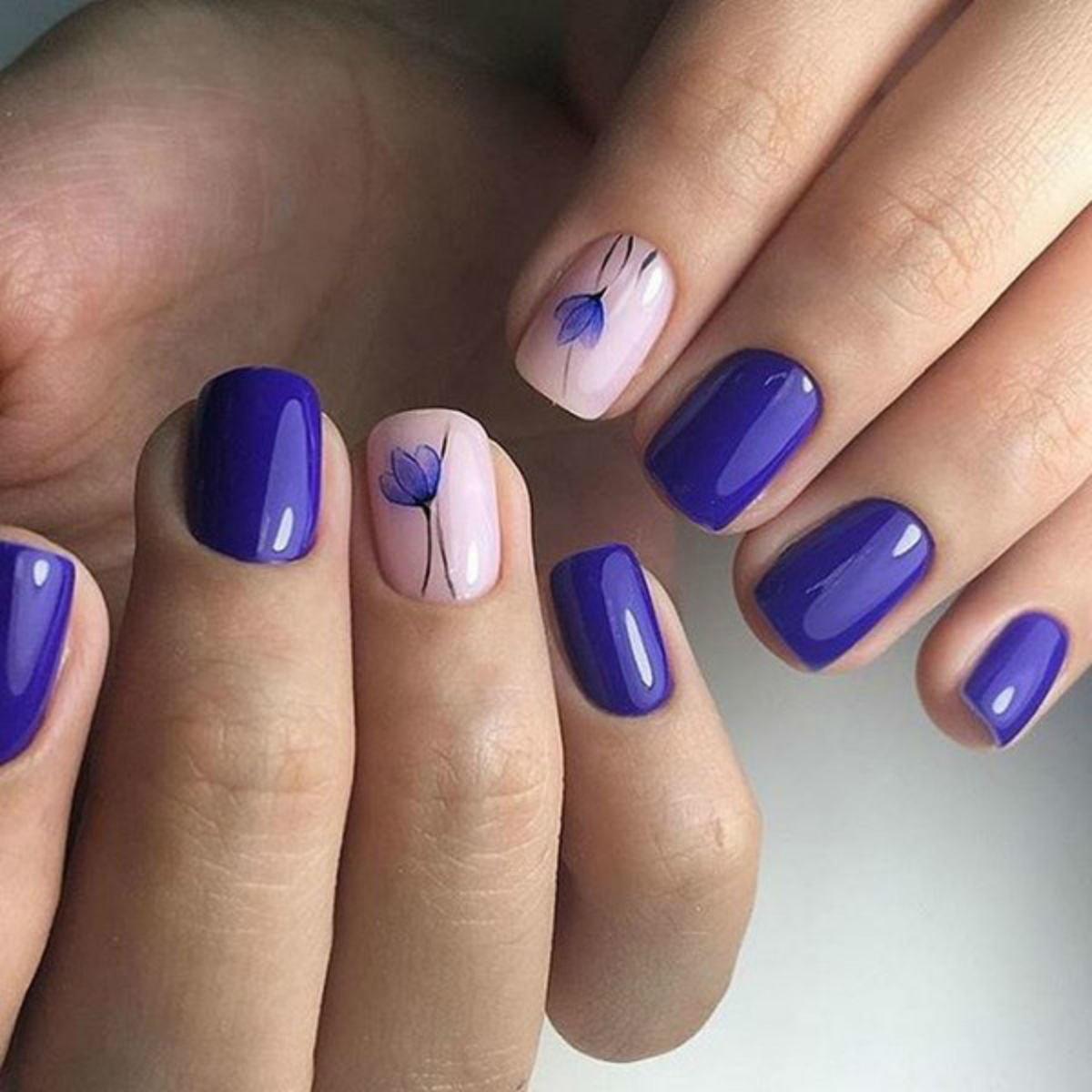 Фиолетово синий маникюр на короткие ногти
