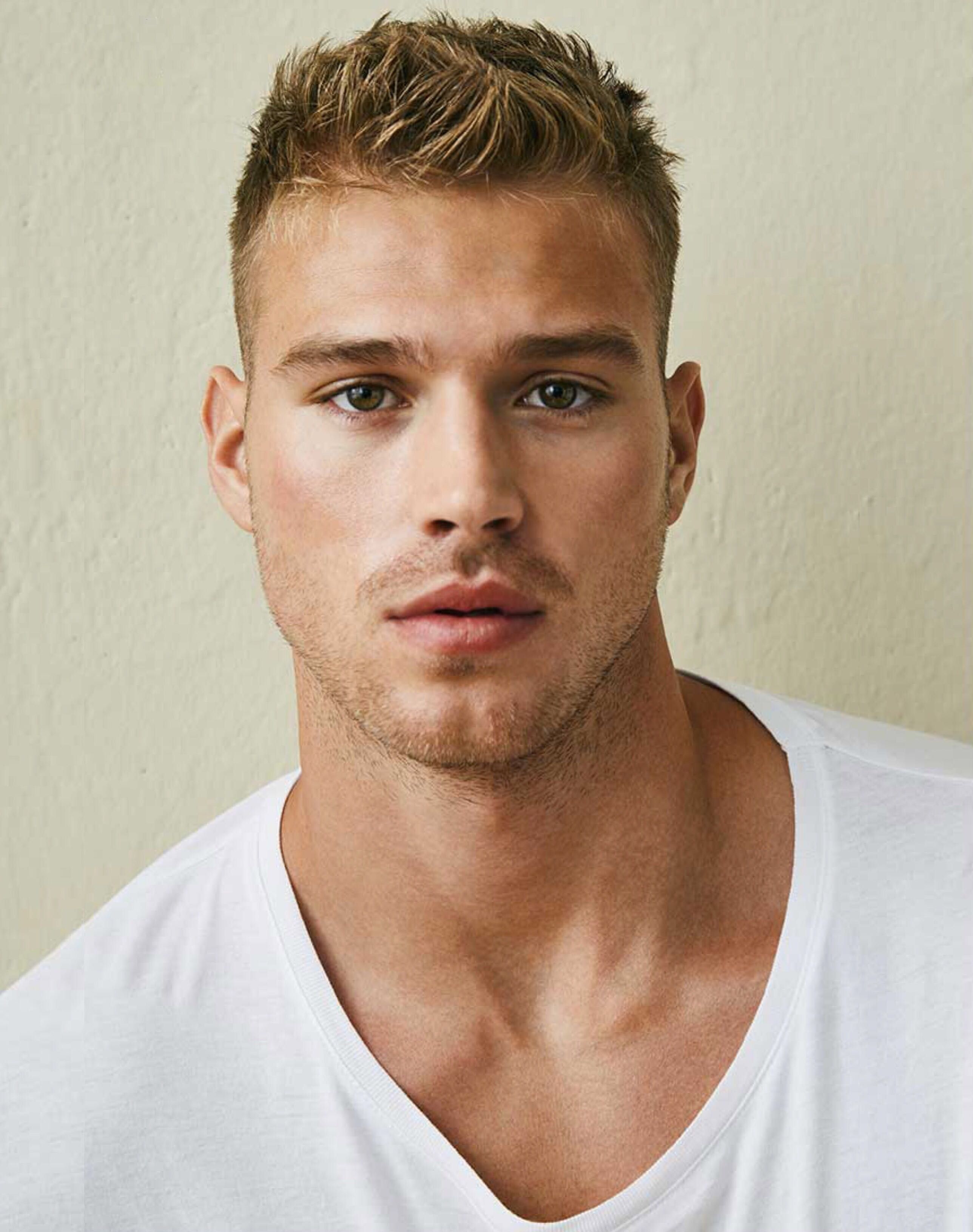 Matthew Noszka - модель.