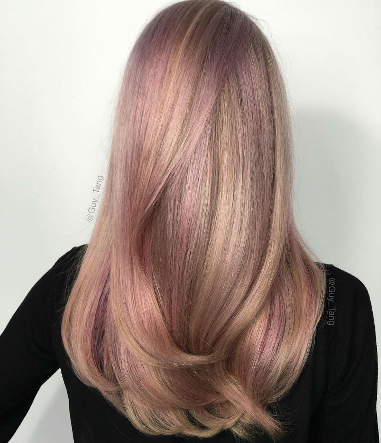 Русый розовый цвет волос. Роуз Голд волосы. Роуз Голд цвет волос. Роуз Голд цвет волос краска. Русые волосы с розовым отливом.