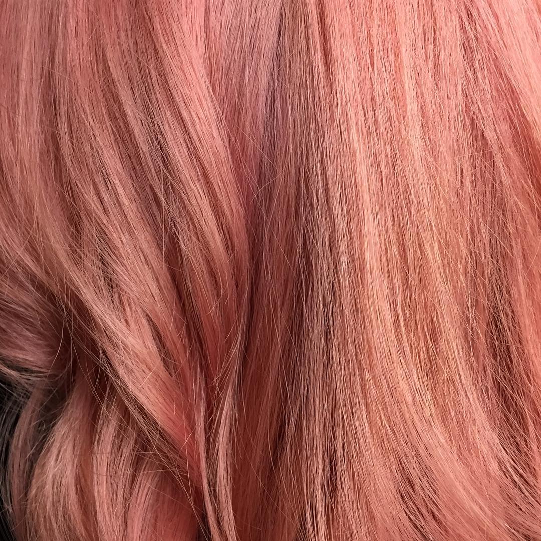 Цвет розовое золото краска для волос фото на волосах