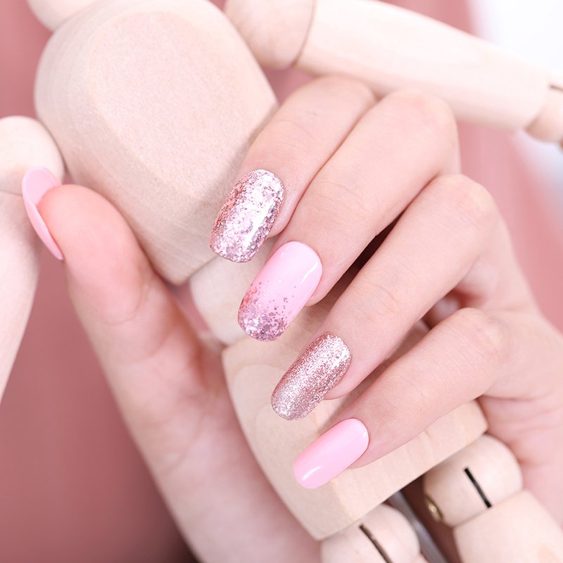 Фото ногтей нежные тона. Ногти нежные тона. Ногти светло розовые. Маникюр розовый с белым. Ногти в розовых тонах.